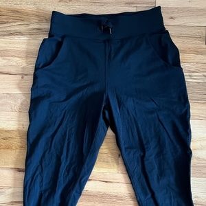lululemon black joggers 4